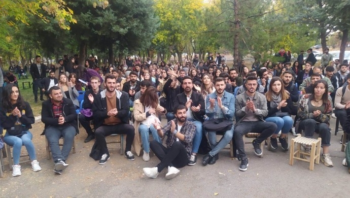 Dicle Üniversitesi hukuk öğrencilerinden yer değişikliği protestosu