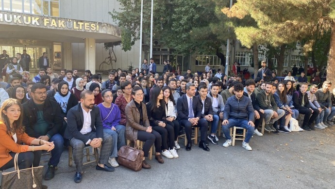 Dicle Üniversitesi Hukuk Fakültesi öğrencileri eylemlerine devam ediyor