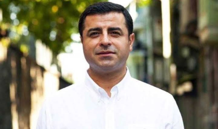 Selahattin Demirtaş kısa bir süre için Diyarbakır