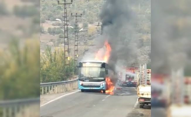 Belediye otobüsü yine yandı!