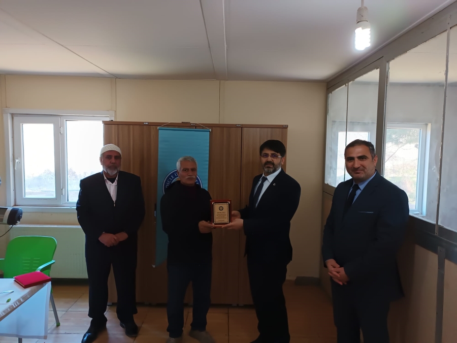 Emekli 2 İşçiye Teşekkür plaketi