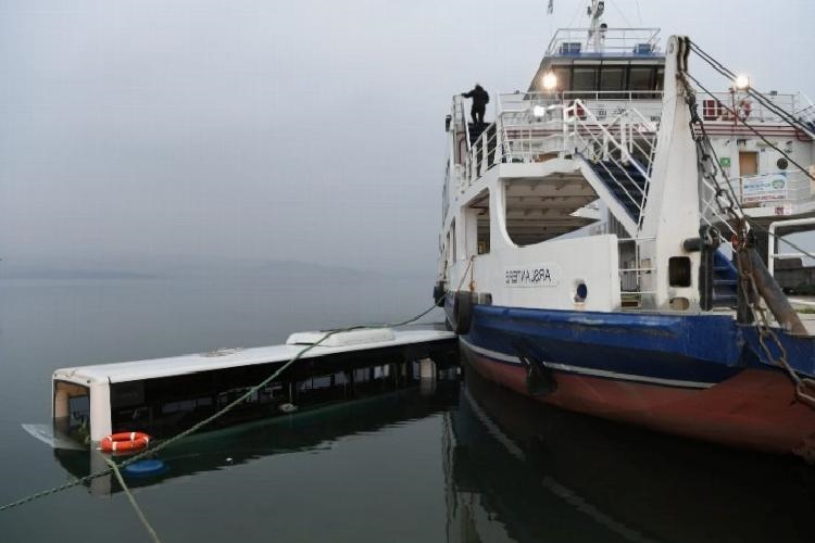 Akılalmaz Kaza! Yolcu otobüsü baraja düştü !