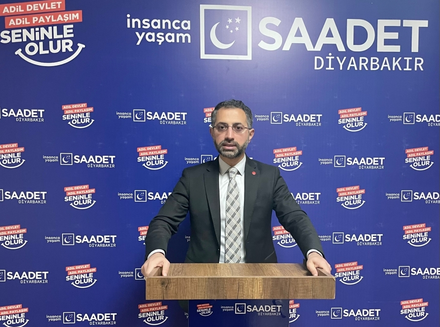 Saadet Partisi tam kadro sahada 
