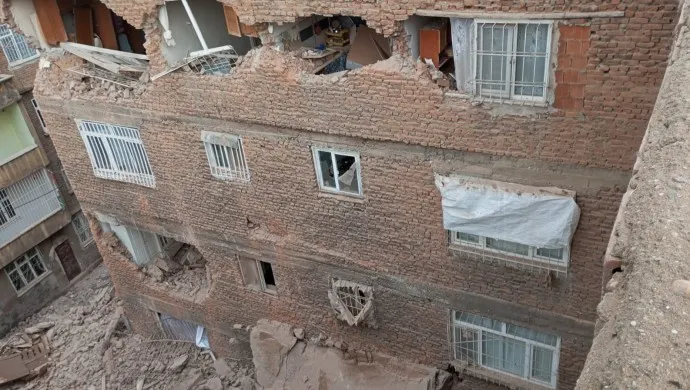 Başvurulara rağmen önlem alınmadı, aileler evsiz kaldı