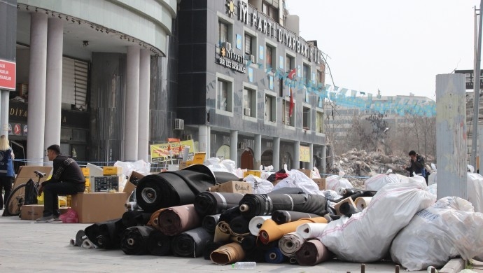Diyar Galeria Sitesi sakinleri eşyalarını tahliye ediyor