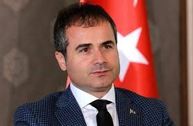 Ak Partili eski Bakan istifa etti! 