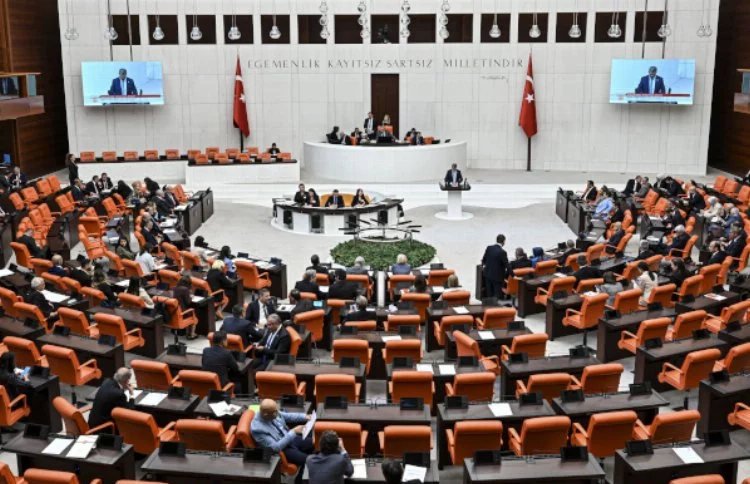 1,1 trilyon liralık ek bütçe kabul edildi