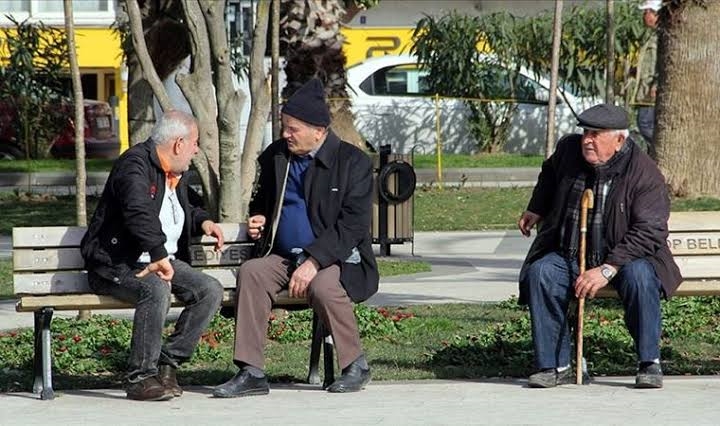 EMEKLİ AYLIKLARININ ALIM GÜCÜ HER GEÇEN GÜN AZALIYOR…