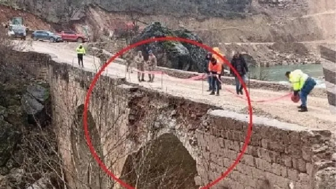 Tarihi Diyarbakır köprüsü zarar gördü 