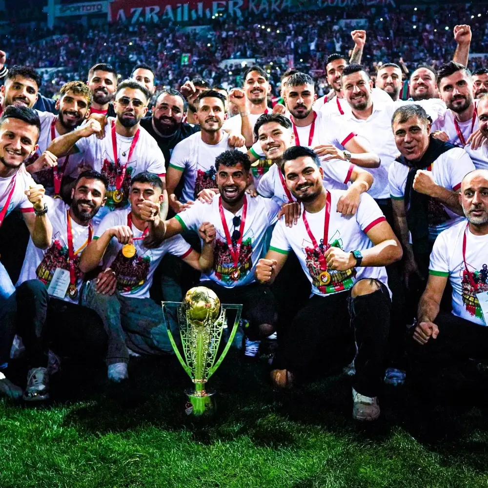 Amedspor şampiyonluk kupasını görkemli bir törenle aldı