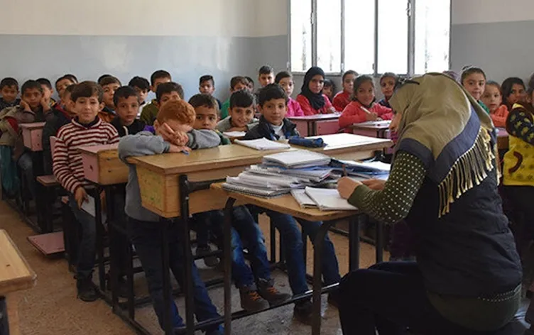 Efrîn’de yeni eğitim yılı tartışmalarla başladı: “Kürtçe yok sayılıyor, materyaller eksik!”