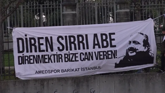  Amedspor Taraftarından Sırrı Süreyya Önder’e Destek Mesajı : Diren Sırrı Abe