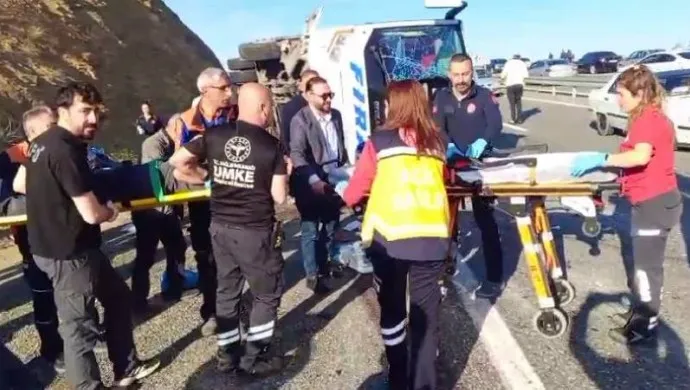 Diyarbakır’da Yolcu Midibüsü Devrildi: 7’si Ağır 25 Yaralı
