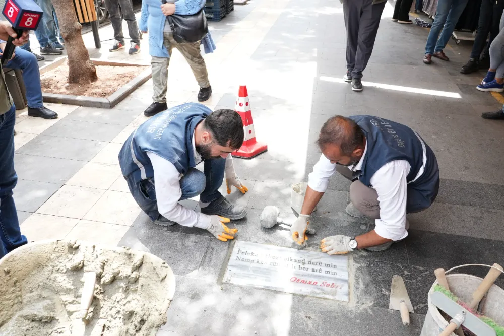 Diyarbakır’da 15 Mayıs Kürt Dil Bayramı’na Özel Anlamlı Dokunuş: Gazi Caddesi Klasik Kürt Şiiriyle Buluştu