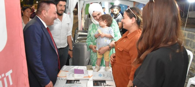BAĞLAR BELEDİYESİ, DEMOKRASİ VE MİLLİ BİRLİK GÜNÜ KUTLAMALARINDA VATANDAŞLARIN İLGİ ODAĞI OLDU.