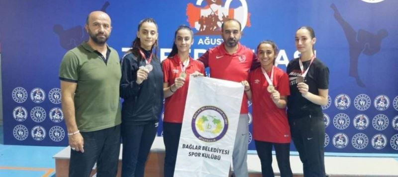 Bağlarlı karatecilerden madalya rekoru 