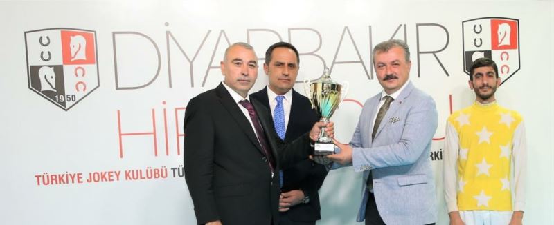 Diyarbakır hipodromunda  kupa Burak Bektaş