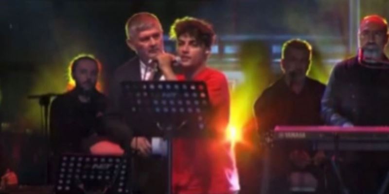 Konya’da konserde herkes bir anda buz kesti: Konya uyan artık, AK Parti’ye oy verme!