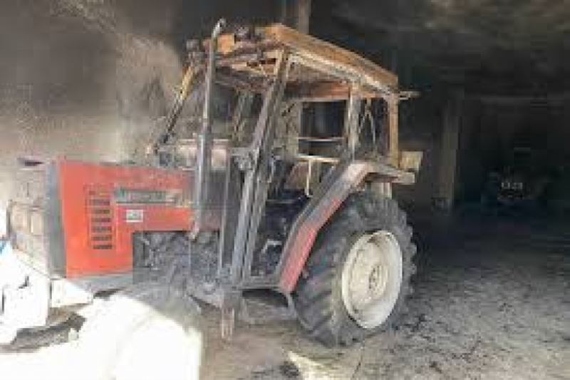 Oto Galeri de yangın!