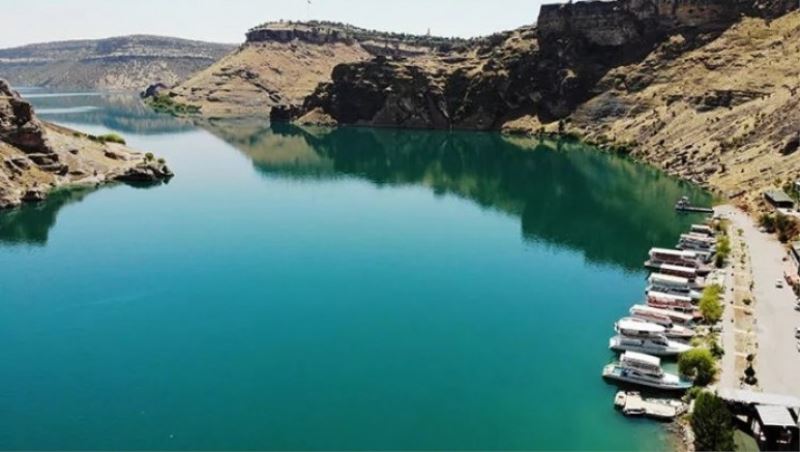 Serinlemek için baraja giren çocuk boğuldu