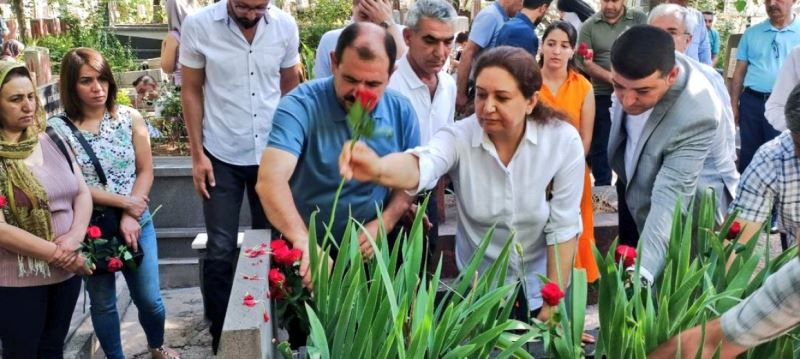Vedat Aydın mezarı başında anıldı 