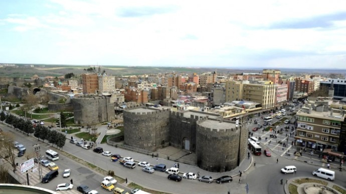 Diyarbakır’da Tartışma Kanlı Bitti: Takip Edilen Sürücü Kurşunların Hedefi Oldu